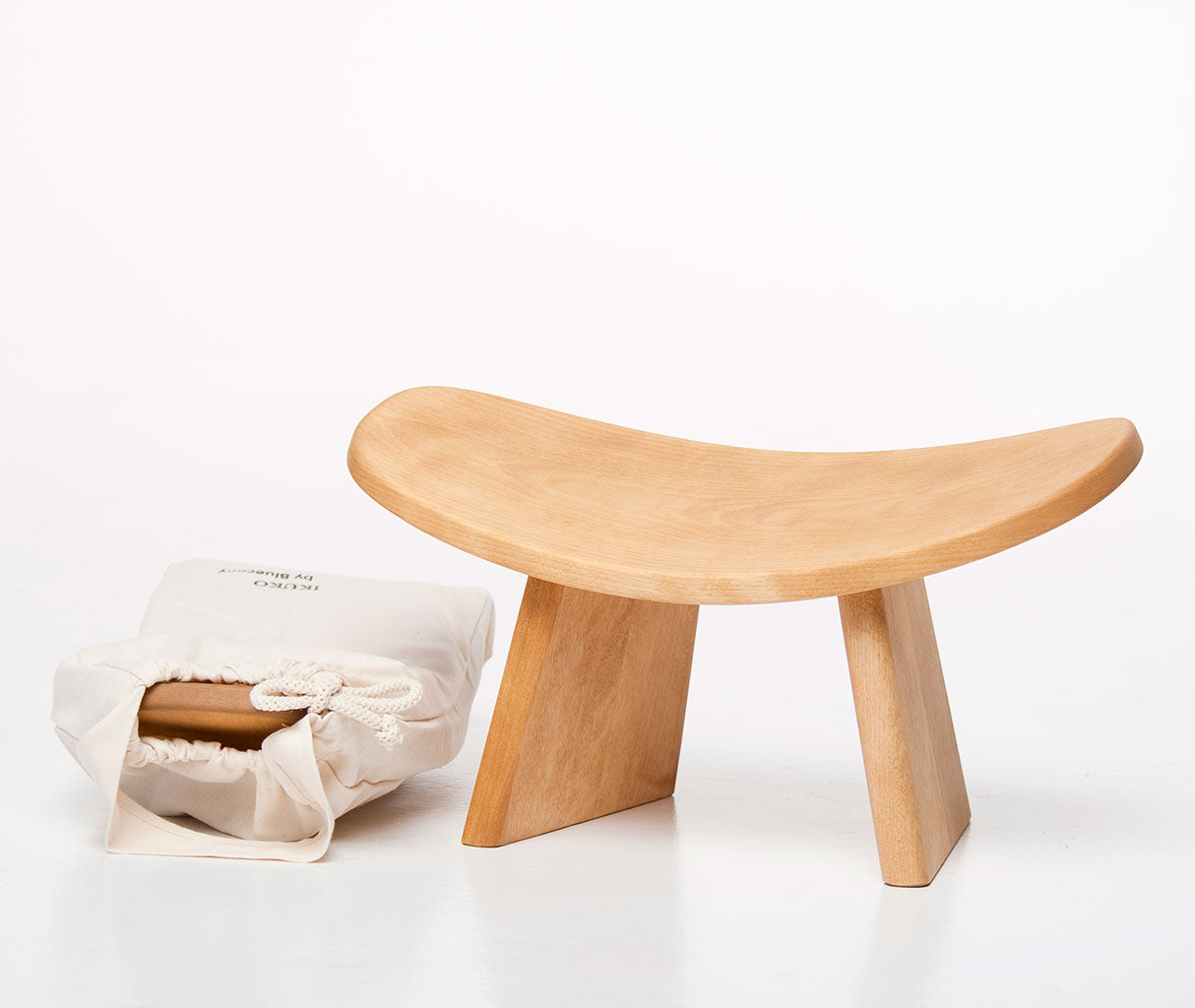 ikuko ergonomic wood kneeling meditation bench with bag natural
