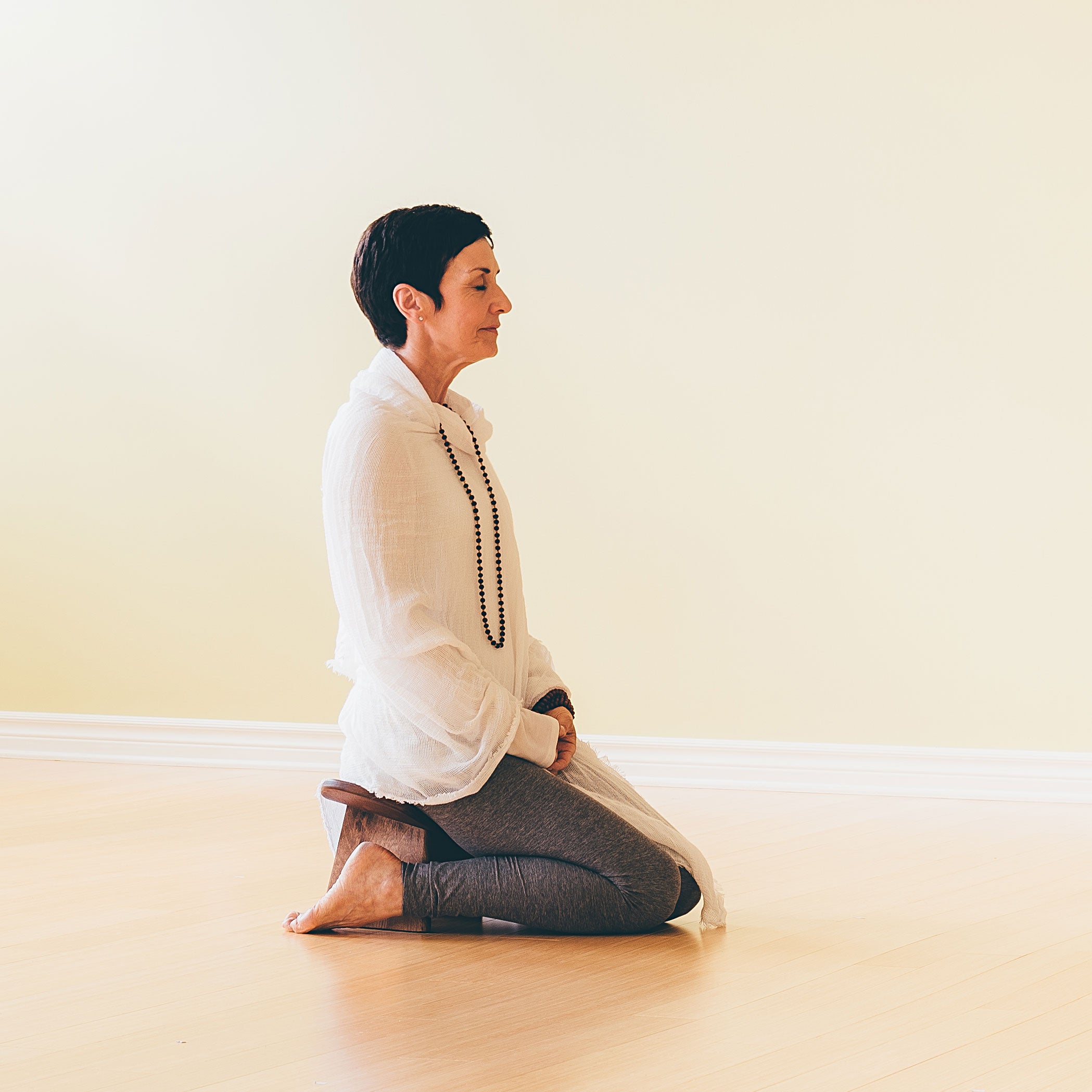 vipassana kneeling meditation bench IKUKO basic Nicole bordeleau